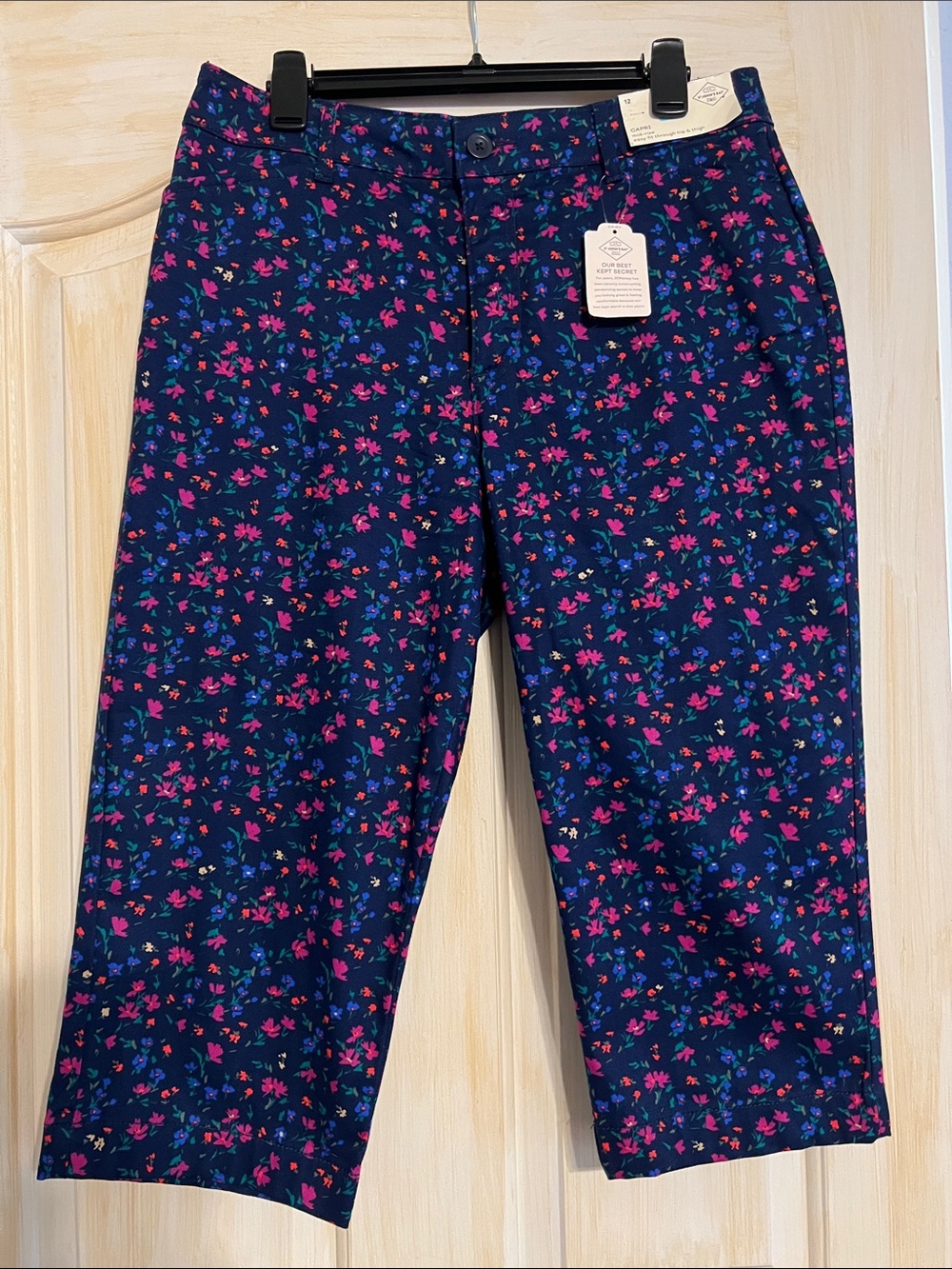 St. John's Bay Navy Floral Capri Pants